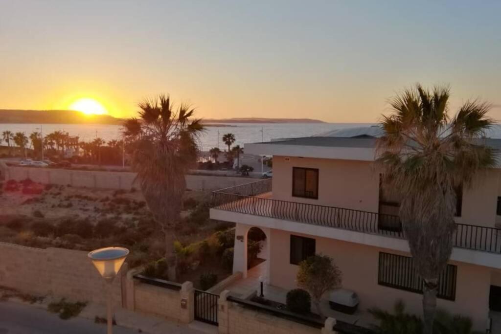 Sunshine Holiday 5 With Spectacular Seaviews